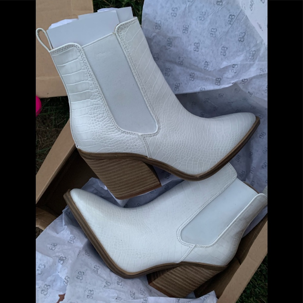 New barn babe white boots size 7